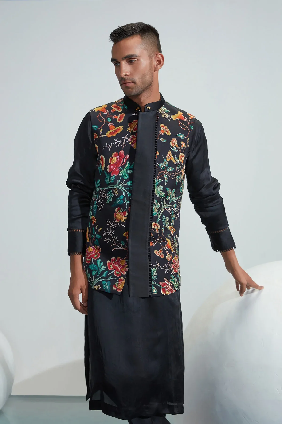 Ayaan Black Embroidered Kurta - Image 3