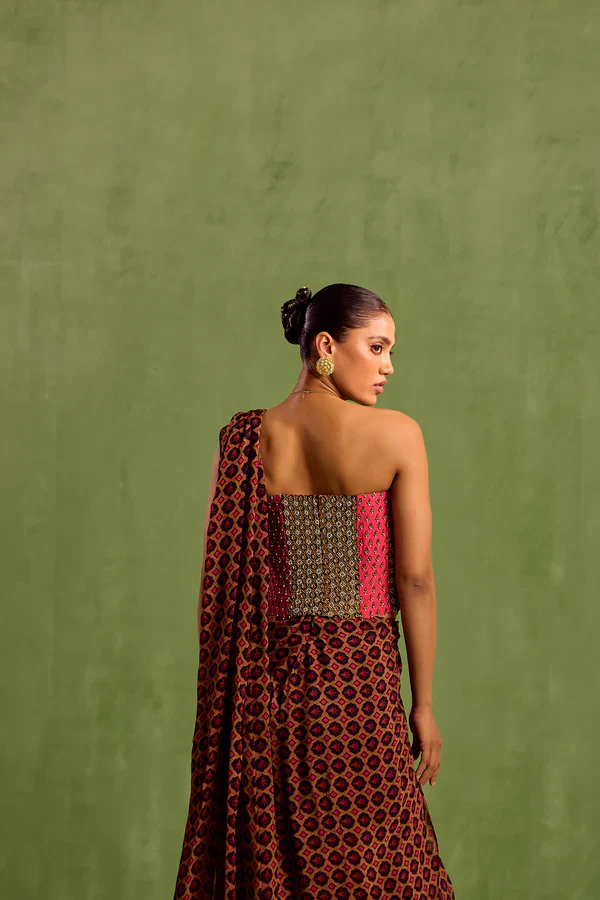 Black Viscose Chinon Print Quatrefoil Butti Pre-draped Saree With Blouse - Image 4