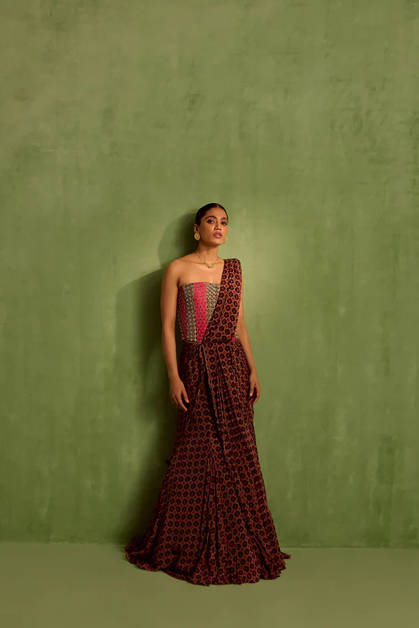 Black Viscose Chinon Print Quatrefoil Butti Pre-draped Saree With Blouse - Image 5