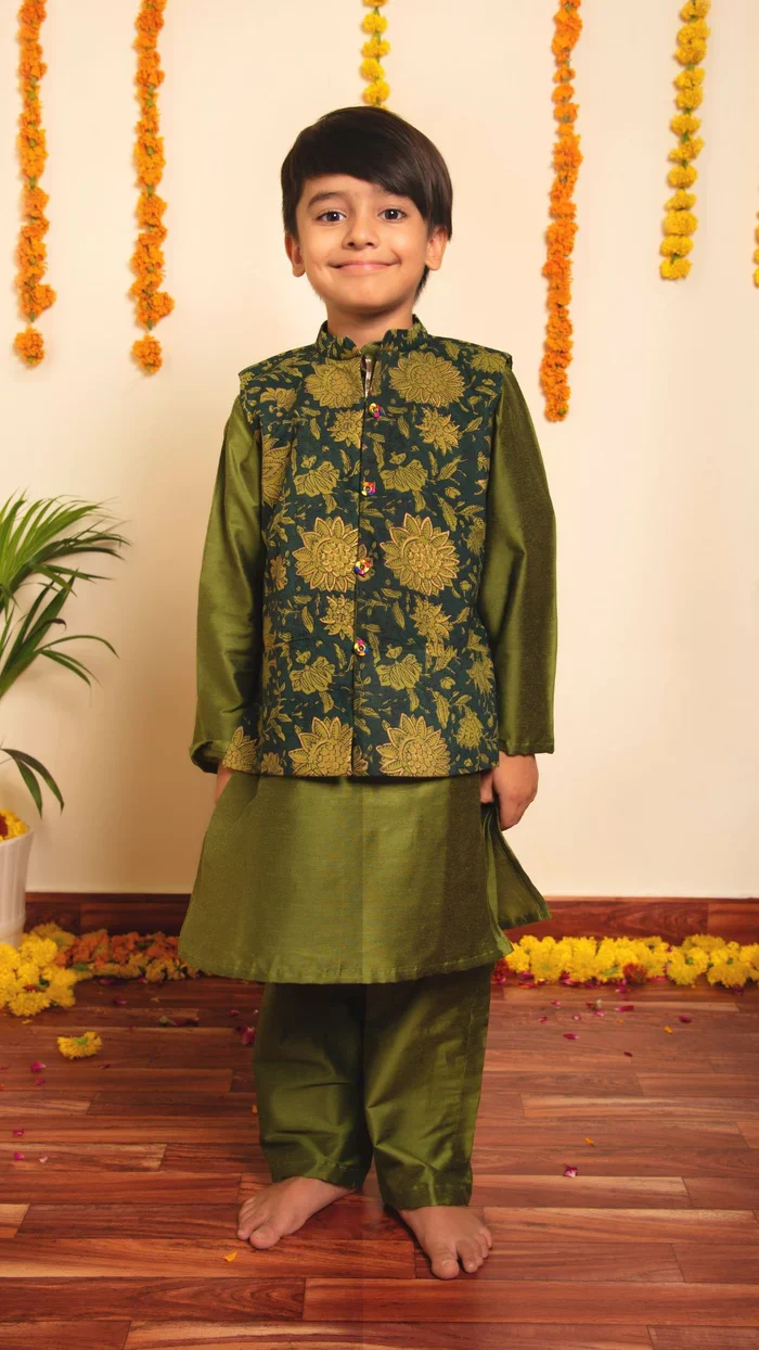 Bachpan idika green kurta set - Image 3