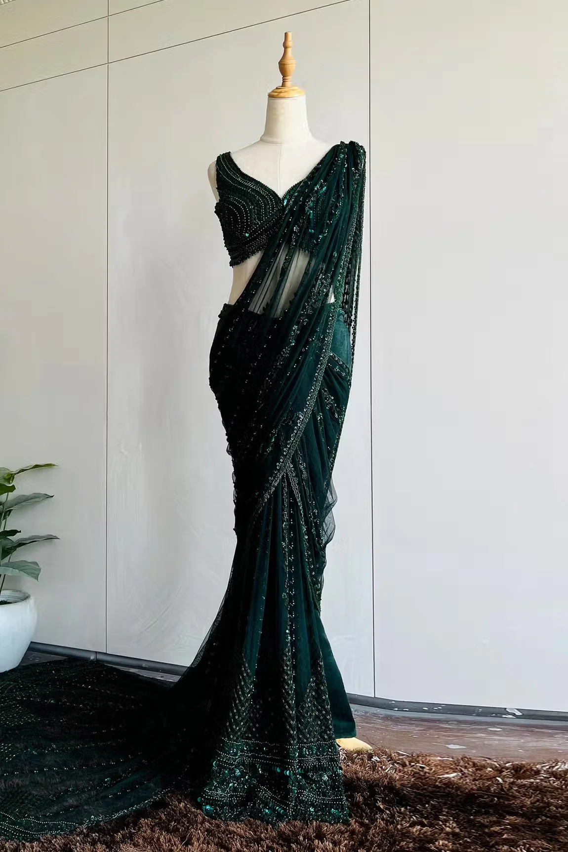 Emerald Green Net Embroidered Saree With Blouse - Image 3