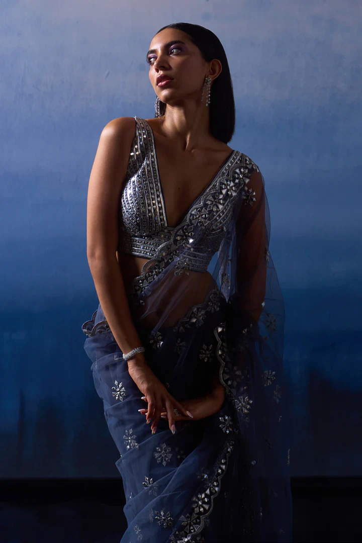 Grey Net Saree - Image 3