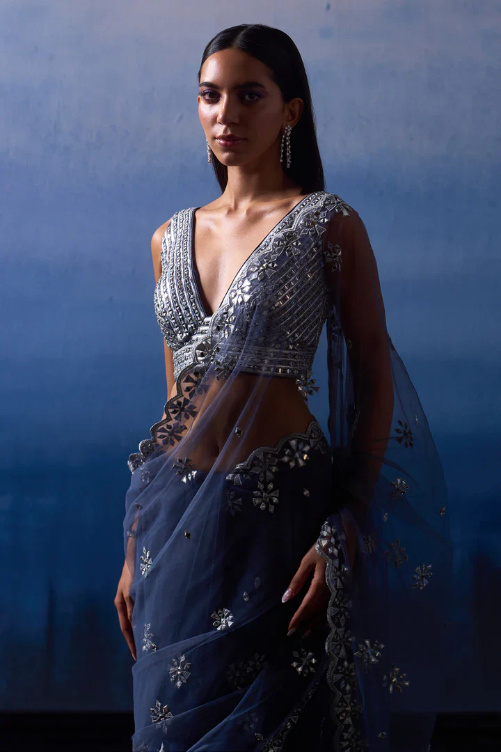 Grey Net Saree - Image 4
