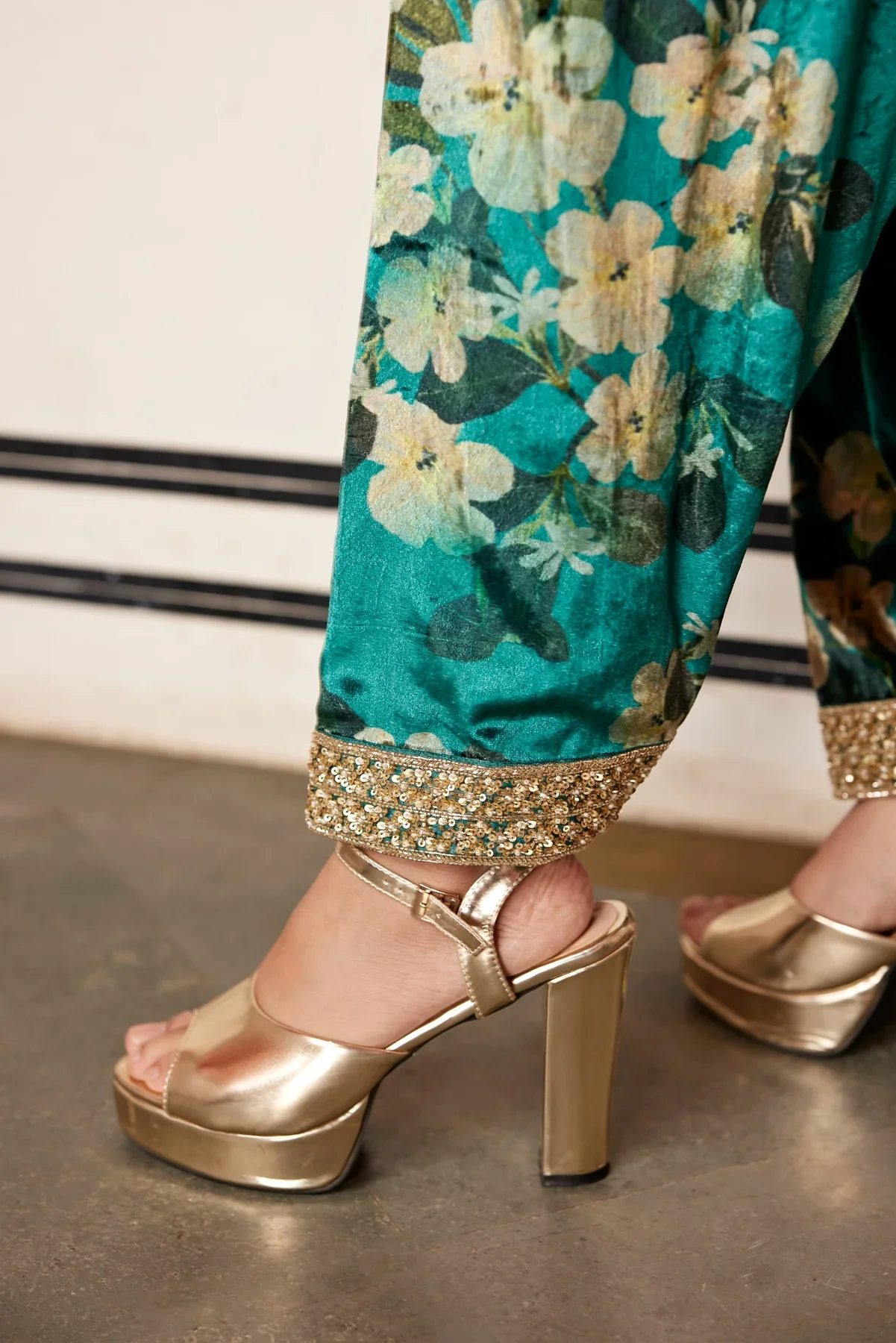 Kurta Salwar Set - Image 9