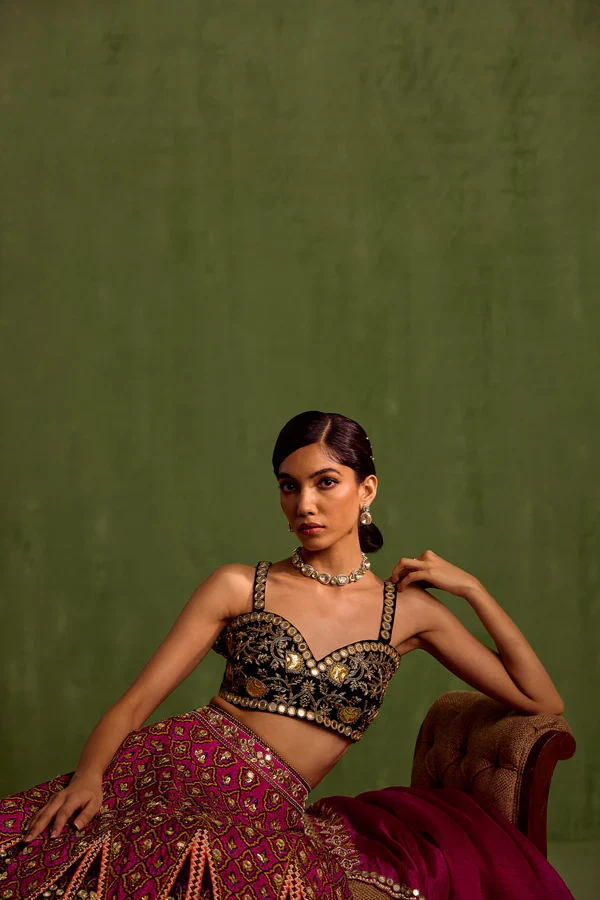 Magenta Viscose Raw Silk Print Quatrefoil Sweetheart Neck Lehenga And Blouse Set - Image 3