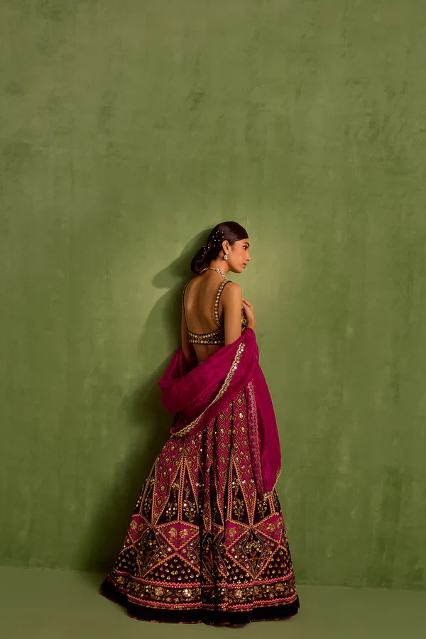 Magenta Viscose Raw Silk Print Quatrefoil Sweetheart Neck Lehenga And Blouse Set - Image 7