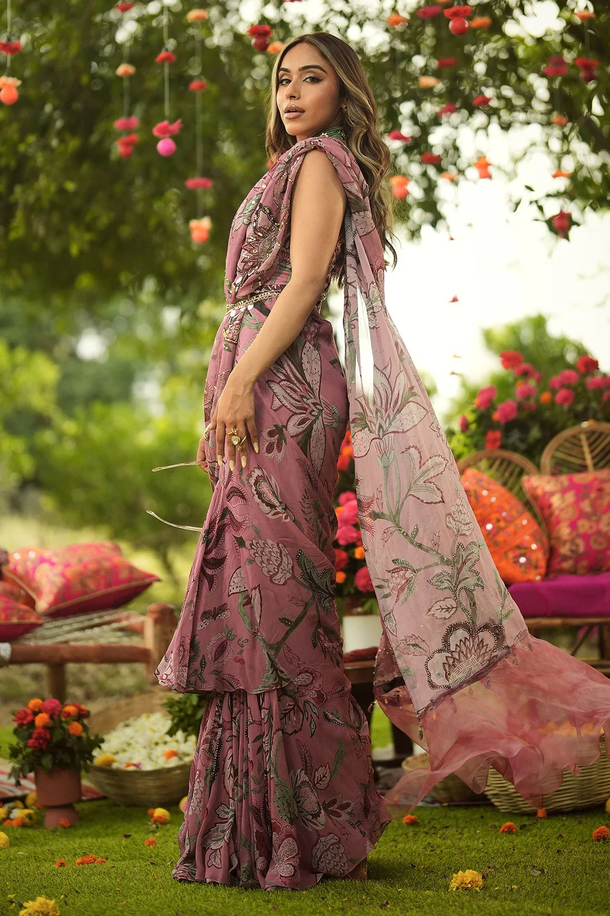 MOMINA - Embroidered Ruffled Saree Corset Blouse Mm Gold Belt - Image 4