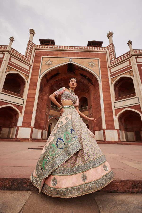 Powder pink Bandhani Banarasi Lehenga - Image 2