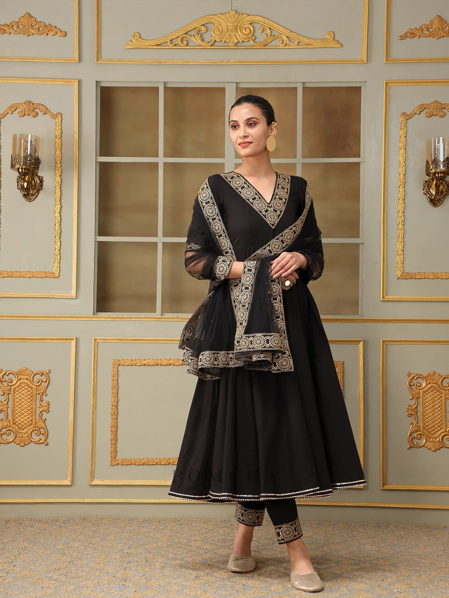 Saadgi Sunheri Lace Black Anarkali Set - Image 3