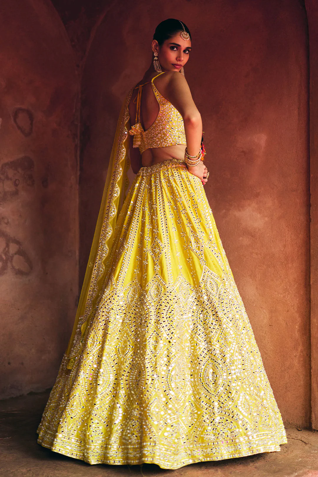 Yellow raw silk lehenga set - Image 4