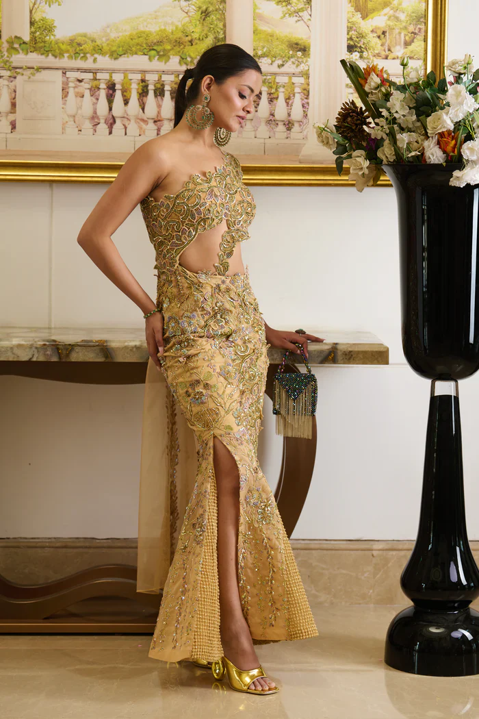 Zyra - Golden One-Shoulder Saree - Image 5